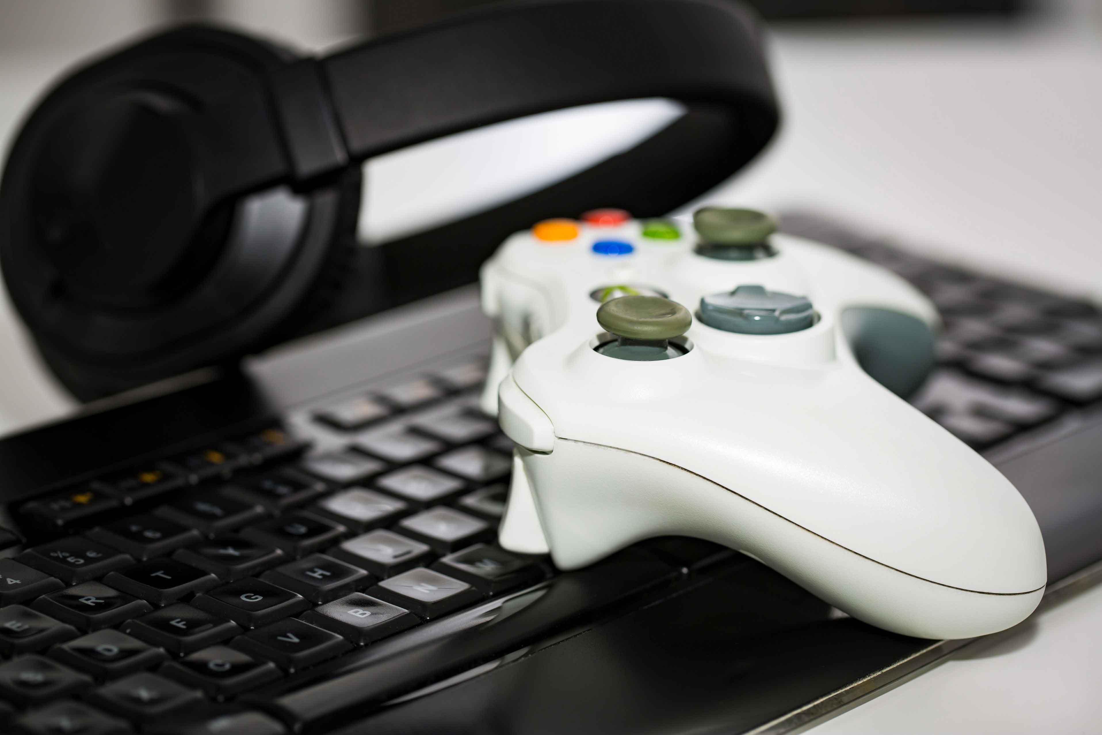 Gaming Across Social Video