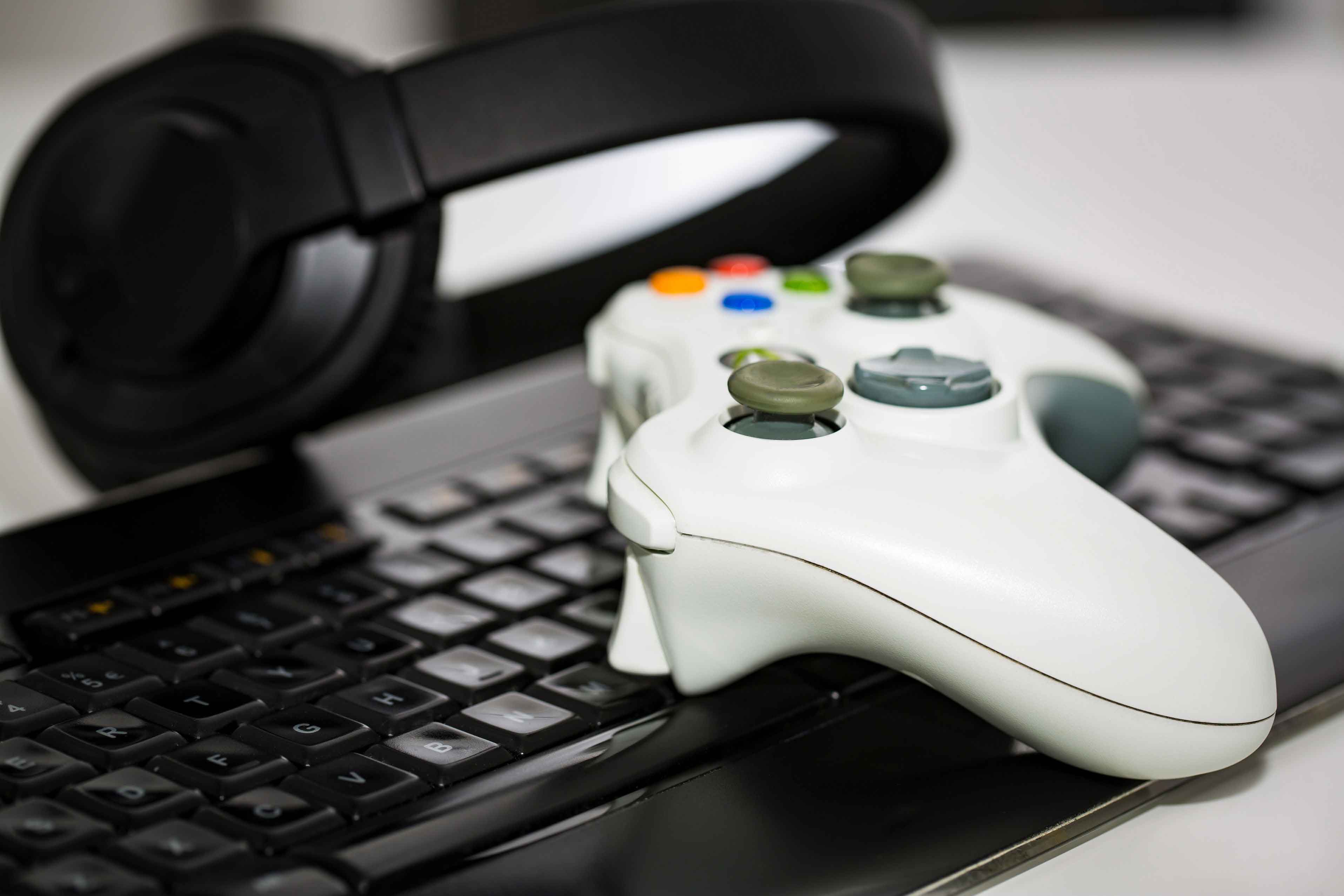 Gaming Across Social Video