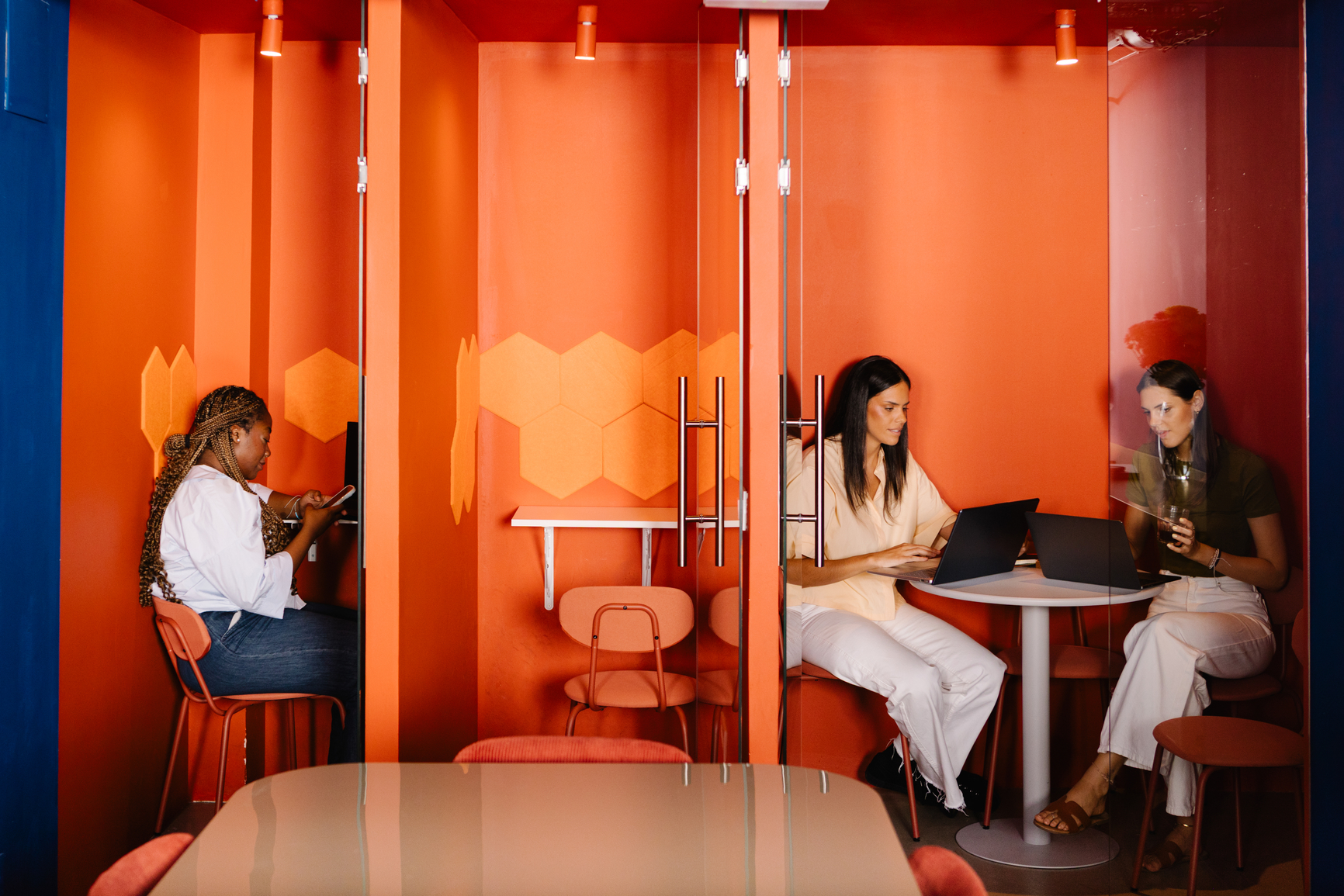 Stocksy_txpefe0731daZD400_Medium_7004128